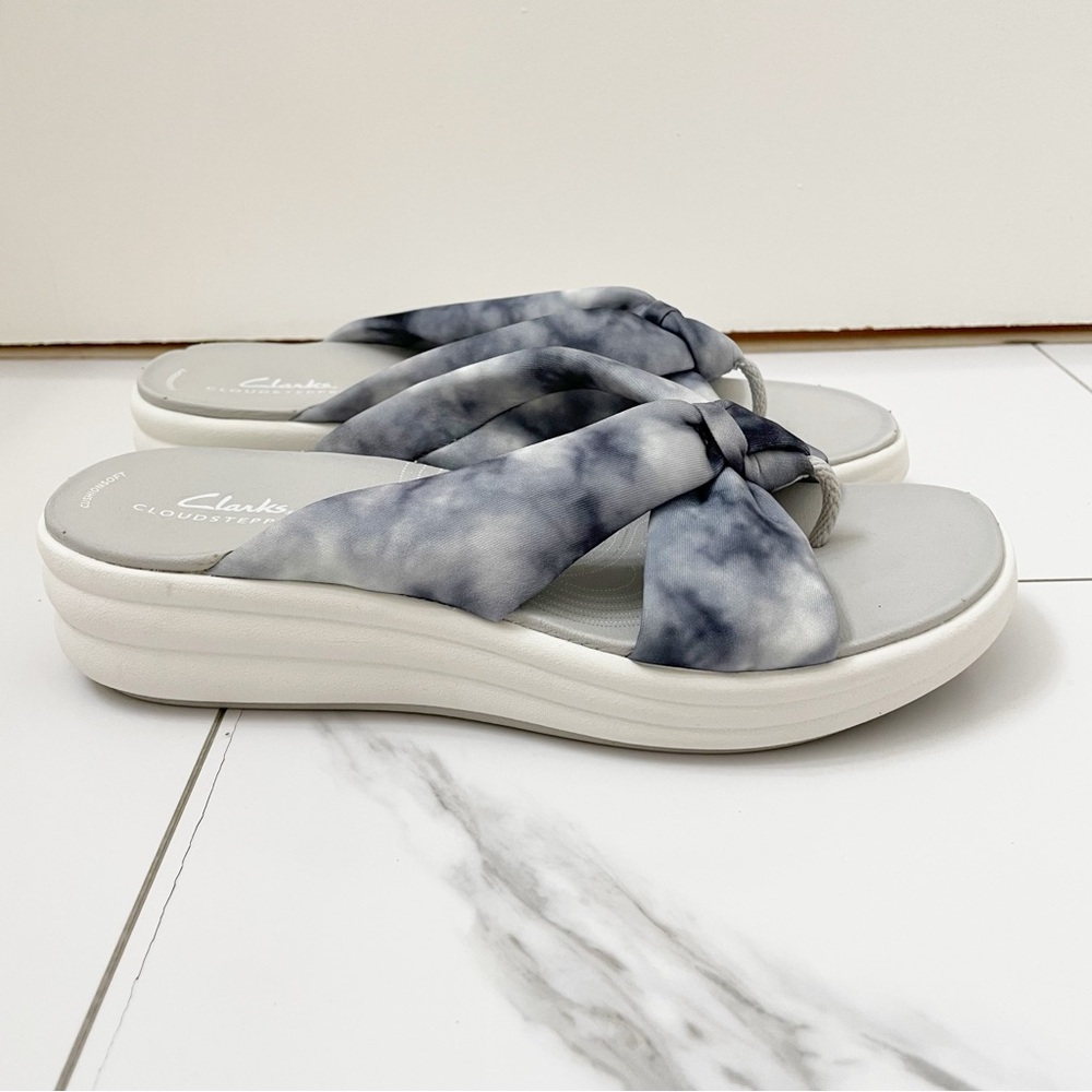 Cloudsteppers by Clarks Gray Tie-Dye Crossband Platform Sandals